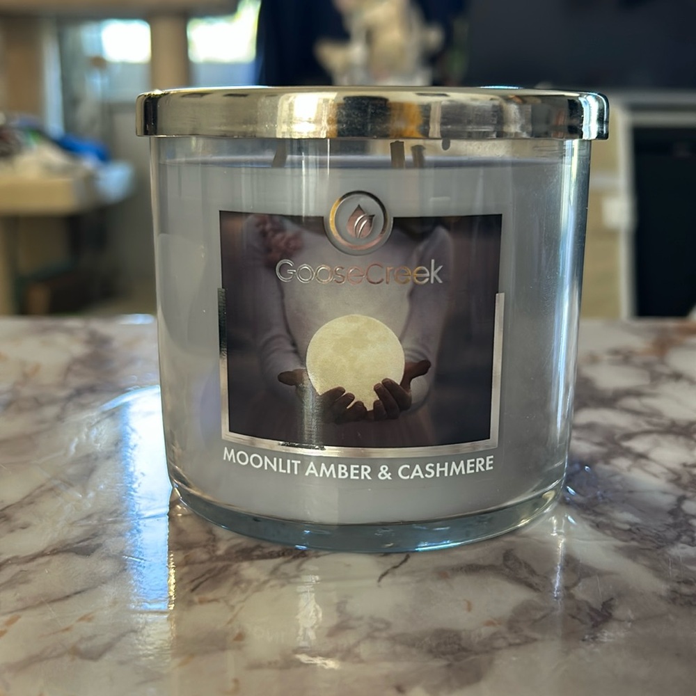 14.5 ounce Goose Creek Candle “Moonlit Amber & Cashmere” scented candle